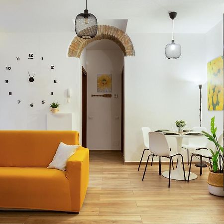 Como Centro Proprio Dietro L'Angolo Luaran gambar